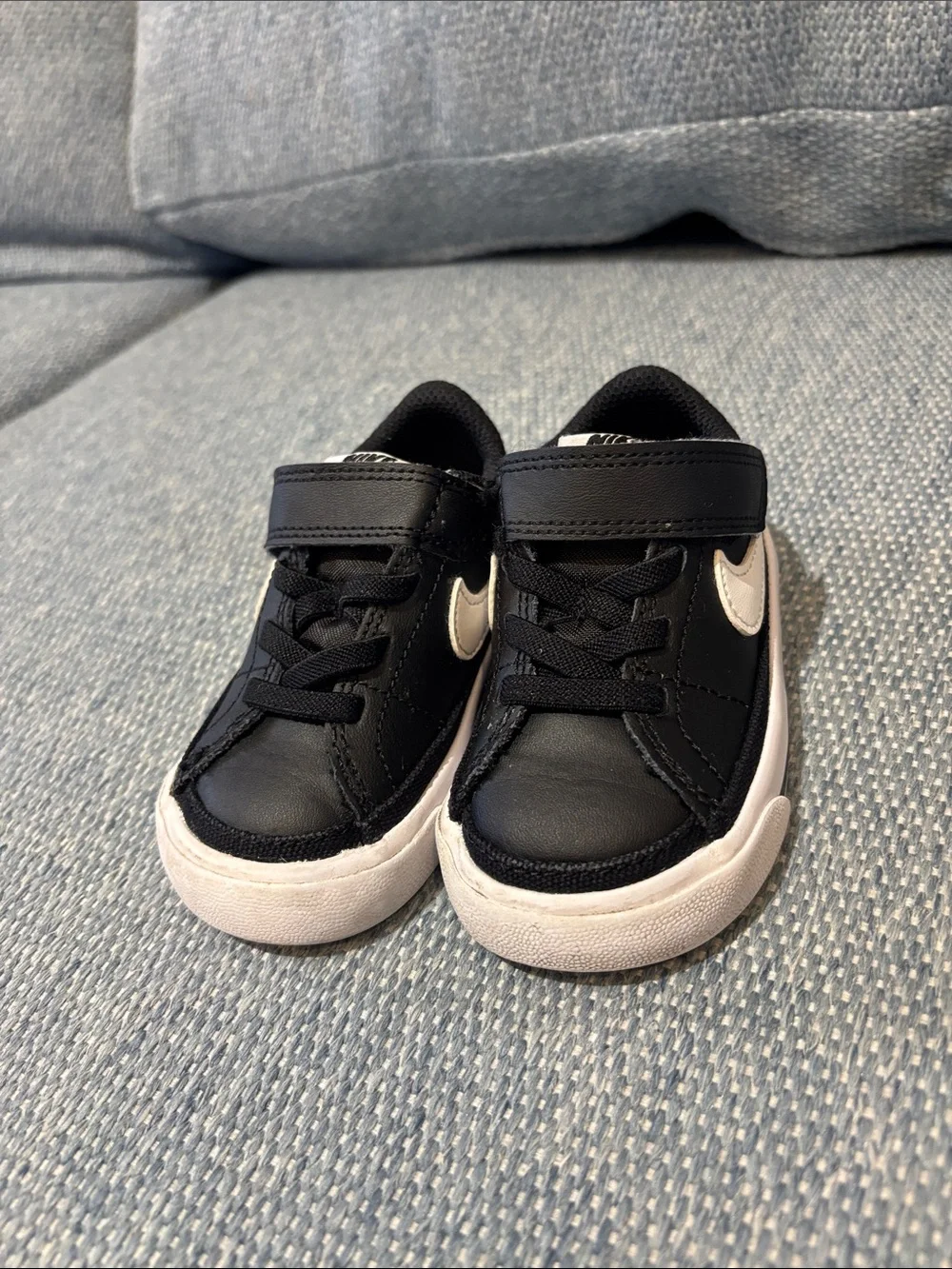Nike court legacy leather sneakers 4.5c